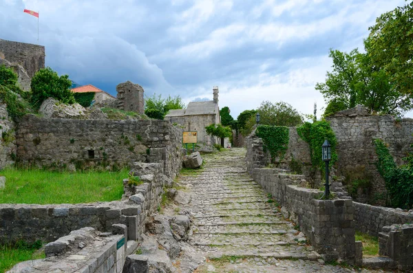 Ruinas de piedra de antigua fortaleza en Old Bar, Montenegro — Foto de Stock