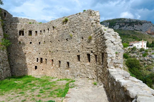 Muri di pietra di antica cittadella nel Vecchio Bar, Montenegro — Foto Stock