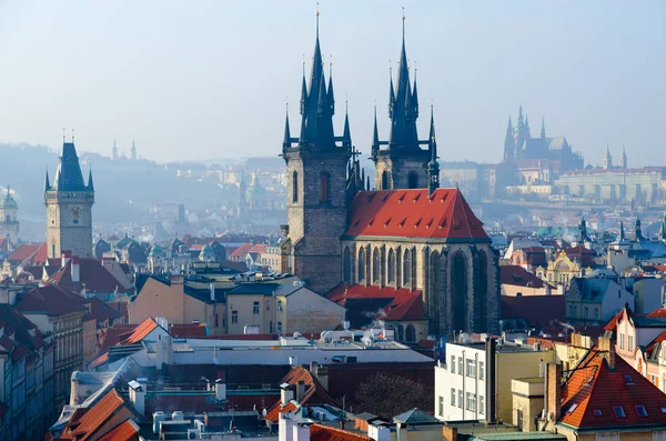 Belle vue d'en haut sur le centre historique de Prague (Stare Mesto), Tyn Church, République tchèque — Photo