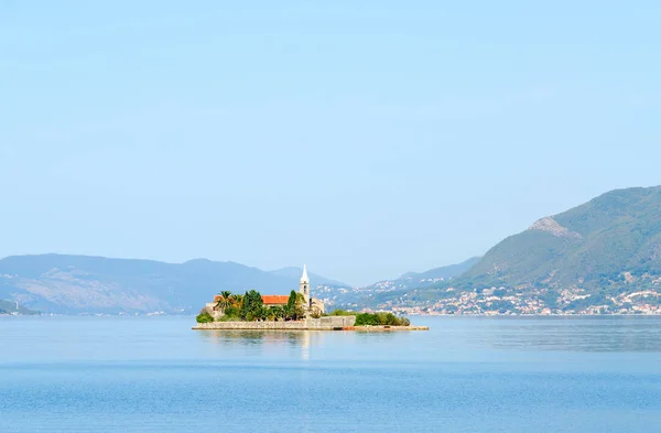 Otok insel (gospa od milo), tivat bucht, montenegro — Stockfoto
