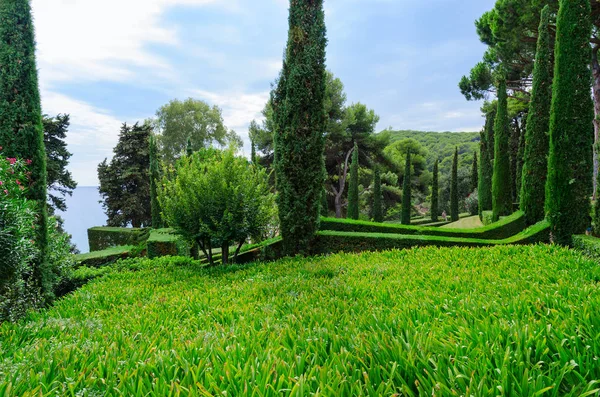 Сады Святого Клотильда в курортном городе Ллоре-де-Мар, Коста-Брава, Каталония, Испания — стоковое фото