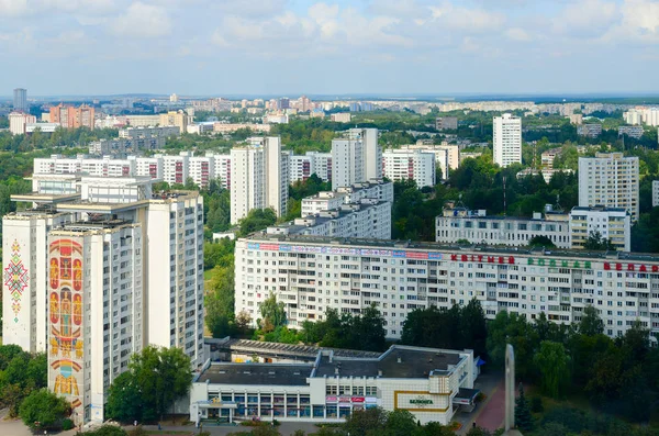 Vista de Minsk do convés de observação da Biblioteca Nacional da república da Bielorrússia — Fotografia de Stock