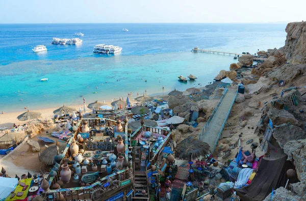 Prachtig uitzicht op de populaire Farsha café aan de oever van de rode zee in Hadaba district, Sharm El Sheikh, Egypte — Stockfoto