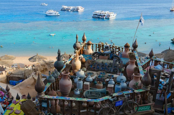 Hadaba ilçesinde Kızıldeniz kıyısında popüler Farsha kafe güzel üst görünümü, Şarm El Şeyh, Mısır