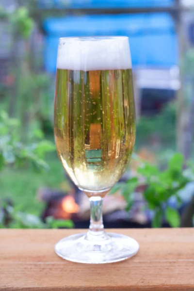 Glas Mit Kaltem Bier Einem Warmen Abend Der Natur Bier — Stockfoto