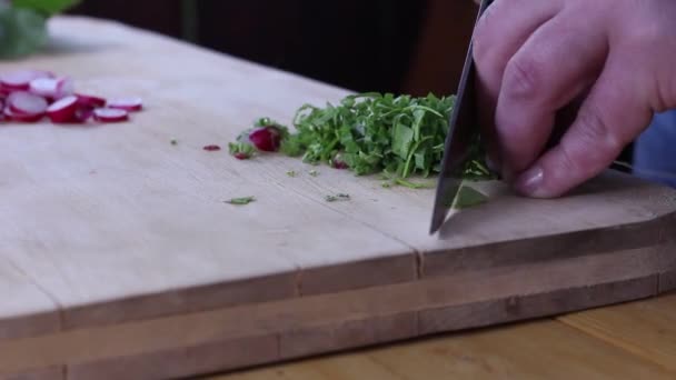 把青菜切成环状 食物配制 — 图库视频影像