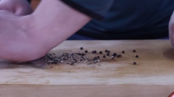 Broyage Poivre Avec Couteau Épices Cuisson — Video