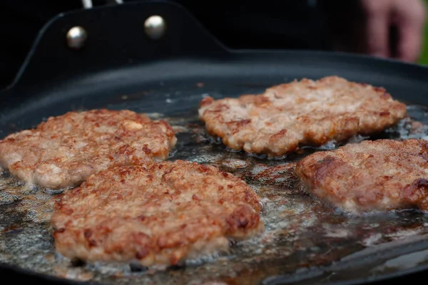 Cook Roasts Cutlets Pan Fire Food Grill Nature Picnic — Stock Photo, Image