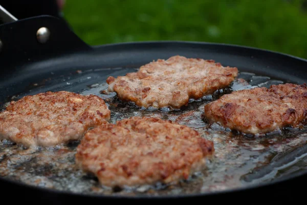 Cook Roasts Cutlets Pan Fire Food Grill Nature Picnic — Stock Photo, Image