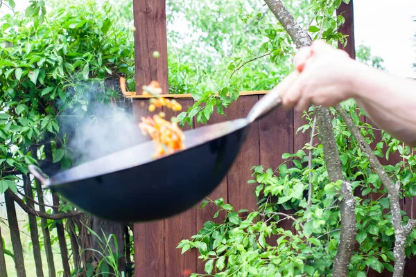 Cocina Mezcla Las Verduras Tirándolas Sartén Cocinar Wok —  Fotos de Stock