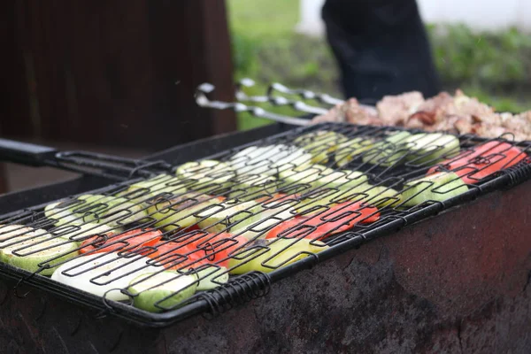 Grönsaker Grillen Matlagning Kol Peppar Lök Zucchini — Stockfoto