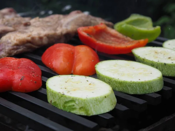 Faire Frire Les Légumes Avec Viande Sur Gril Grill Sur — Photo