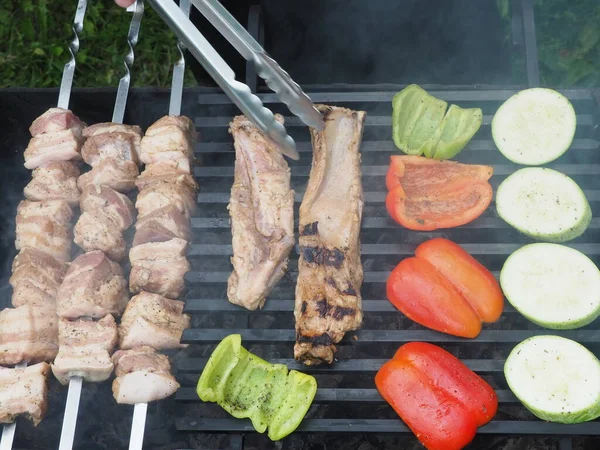 Faire Frire Les Légumes Avec Viande Sur Gril Grill Sur — Photo