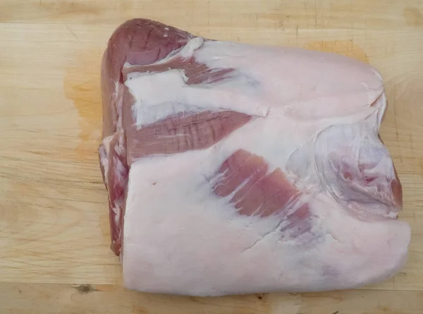 Lomo Cerdo Fresco Sobre Hueso Una Tabla Madera Carne Deliciosa — Foto de Stock