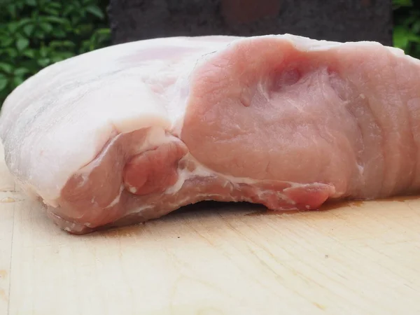 Lombo Porco Fresco Osso Uma Tábua Madeira Carne Deliciosa — Fotografia de Stock