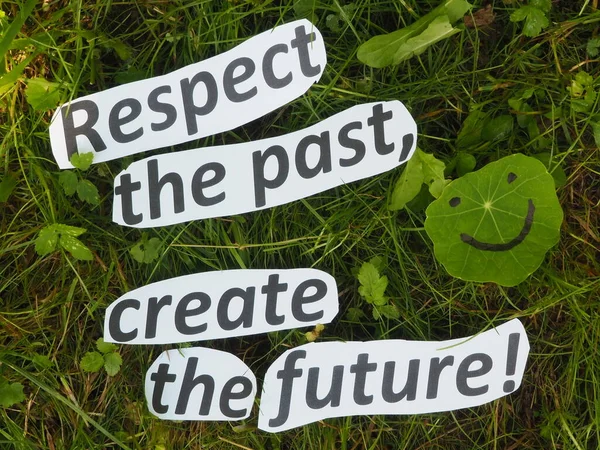 İngiliz atasözü. İfade. Geçmişe saygı göster, geleceği yarat.!