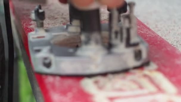 Verarbeitung Mit Einem Manuellen Holzfräser Holzarbeiten Werkstatt Handfräsmaschine — Stockvideo