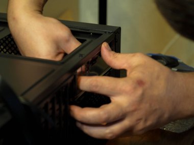 Bilgisayar tamiri. Kişisel bilgisayar davası. atölye.