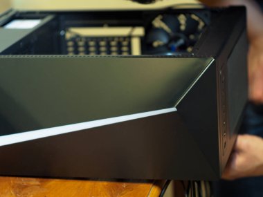 Bilgisayar tamiri. Kişisel bir bilgisayarda toplanma durumu. atölye.