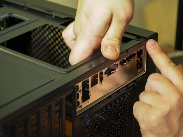 Bilgisayar tamiri. Kişisel bilgisayar davası. atölye.