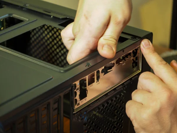 Bilgisayar tamiri. Kişisel bilgisayar davası. atölye.