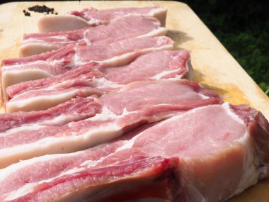 Biftekler kemiklerde. Fileto. Kemiklerinde et var.