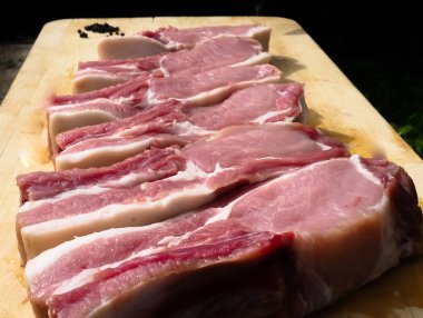 Biftekler kemiklerde. Fileto. Kemiklerinde et var.