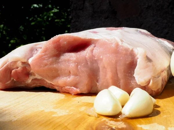 骨头上的一块猪腰肉 肉在骨头上 — 图库照片
