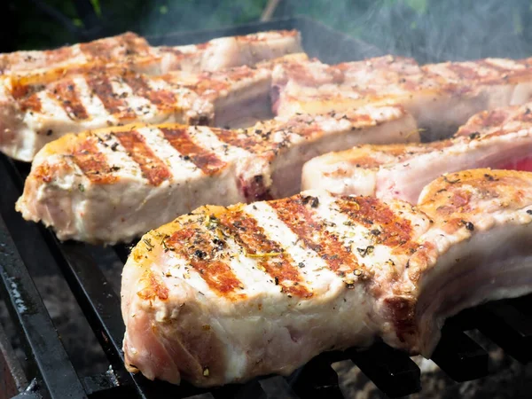 Bifes Com Osso Grelha Cozinhando Carvão Carne Porco Osso — Fotografia de Stock