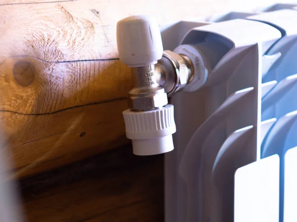 Radyatör döşemesi. Bataryaların montajı. tesisat.