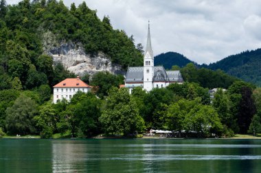 Slovenya, Bled 'deki kilisenin güzel manzarası