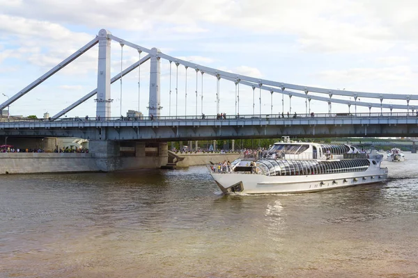 Москва Россия Большой Москворецкий Мост Летний Городской Пейзаж Москвы Плавучего — стоковое фото