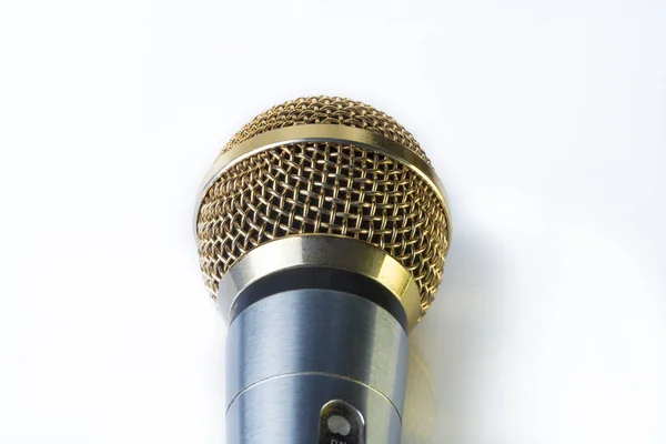 Mikrofon Bílém Pozadí Tryskou Pozlacené Vintage Styl — Stock fotografie