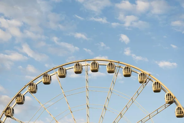 Roda Gigante Grande Fundo Azul Céu Close Cidade São Petersburgo — Fotografia de Stock