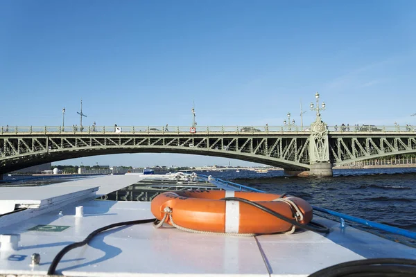 Ponte São Petersburgo Sobre Vista Rio Partir Barco — Fotografia de Stock