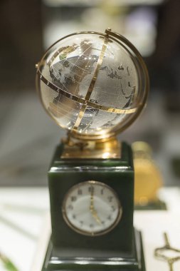 Küre bulunan St. Petersburg müzelerinden biri de eski ve nadir saat.