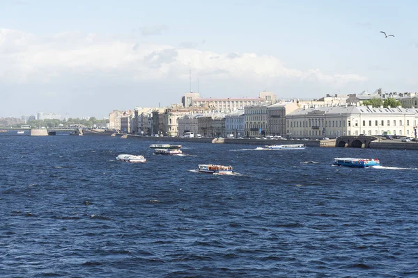 Neva Nehri Üzerinde Petersburg Daki Köprüsü Nden Yaz Güneşli Bir — Stok fotoğraf