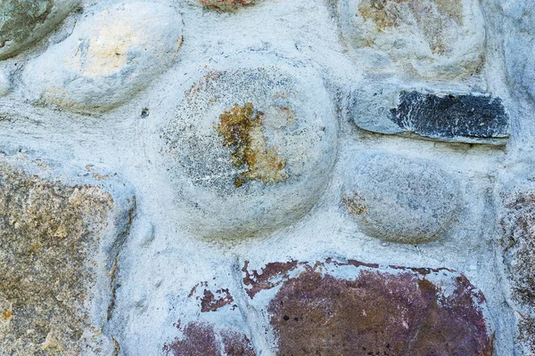 Pedras Ficar Fora Parede Diferentes Tamanhos Cores — Fotografia de Stock