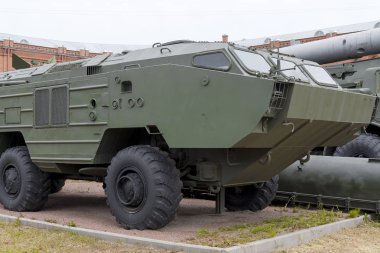 Eski Rusya'nın askeri teçhizat tekerlek. Müze sergi.