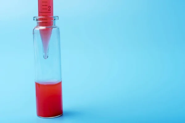 Attrezzature Mediche Test Del Sangue Pipette Che Aggiunge Fluido Una — Foto Stock