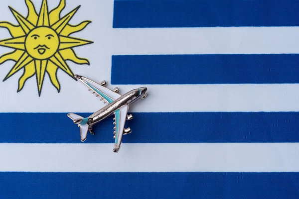 Letadlo Nad Vlajka Uruguaye Cestování Konceptu Hračka Letadlo Turistika Cestování — Stock fotografie