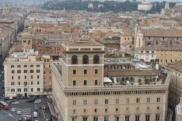 Roma İtalya yukarıdan görünüm. Eski binalar ve Roma manzaraları.