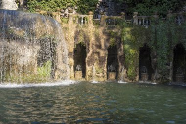 Villa D'este Tivoli çeşmede gün güneşli yaz. İtalya şehrin cazibe.