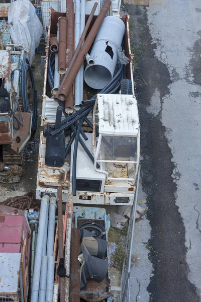 旧的和生锈的工程机械 城市建设 废弃的机器坏了 — 图库照片