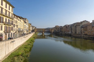 Floransa Ekim 2018 Ponte Vecchio yakınındaki evlerde. Eski ve güzel evler Floransa.