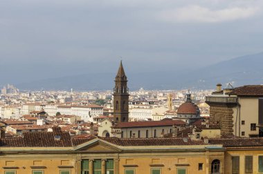 Palazzo Pitti kule, kilise, Chesea Di San Spirito bakan çatı. Cazibe İtalya Floransa.