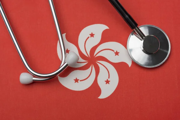 香港国旗和听诊器 医学的概念 作为背景的国旗上的听诊器 — 图库照片