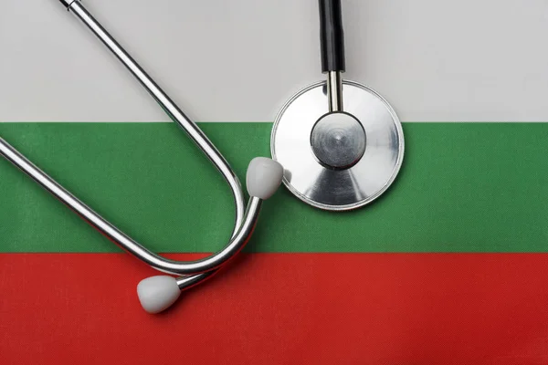 Флаге Болгарии Находится Стетоскоп Концепция Медицины — стоковое фото