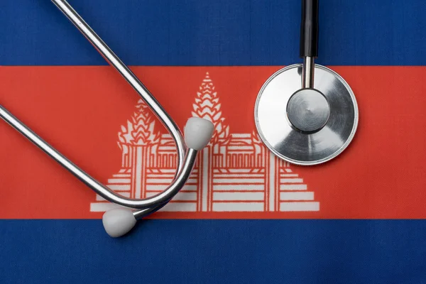 カンボジアの旗は聴診器です 医学の概念 — ストック写真