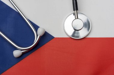 Çek Cumhuriyeti bayrağı ve stetoskop. Tıp kavramı. Arka plan bayrak stetoskop.